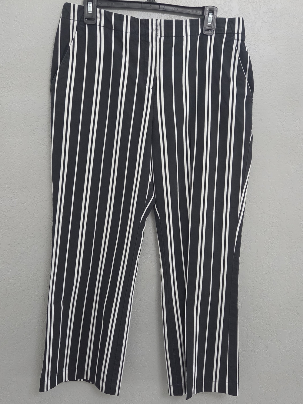 Tommy Hilfiger Black & White Vertical Stripe Cropped Pants(12)
